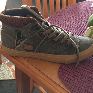 women’s blowfish shoe